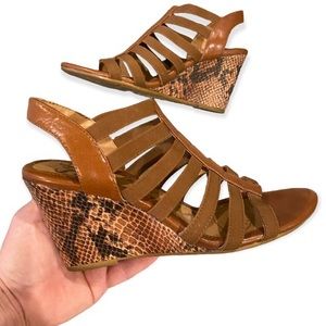 Sofft Snakeskin Print Strappy Wedge Sandals Brown Leather Elastic Size 7.5